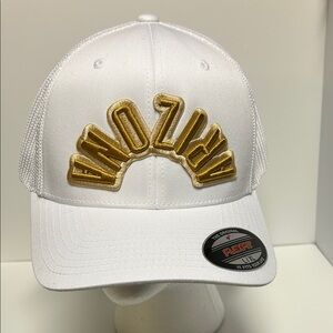 NWT White Flexfit Hat with Gold Arizona 3d patch 🖤